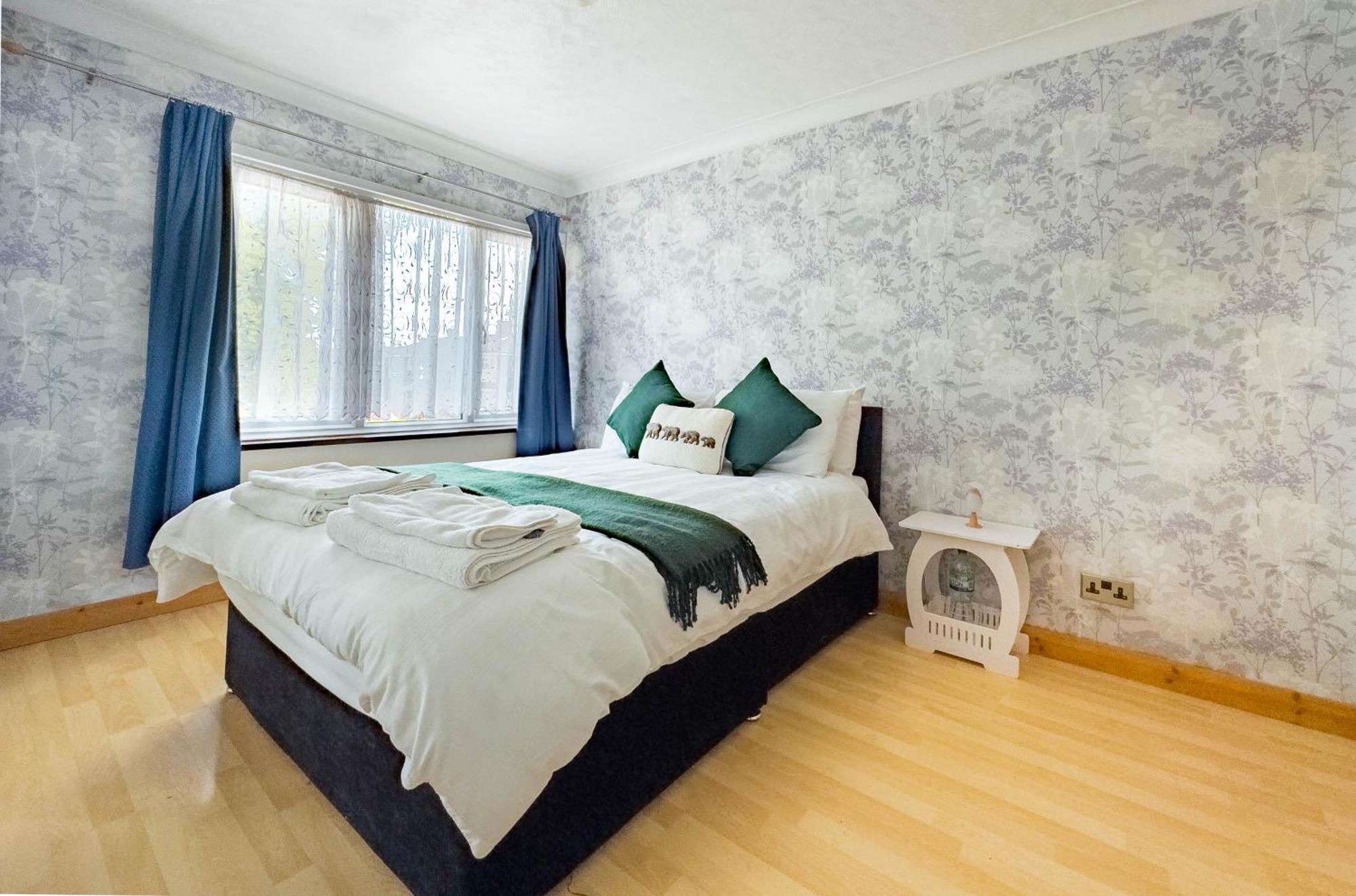 Morden Holiday Basildon  Bagian luar foto