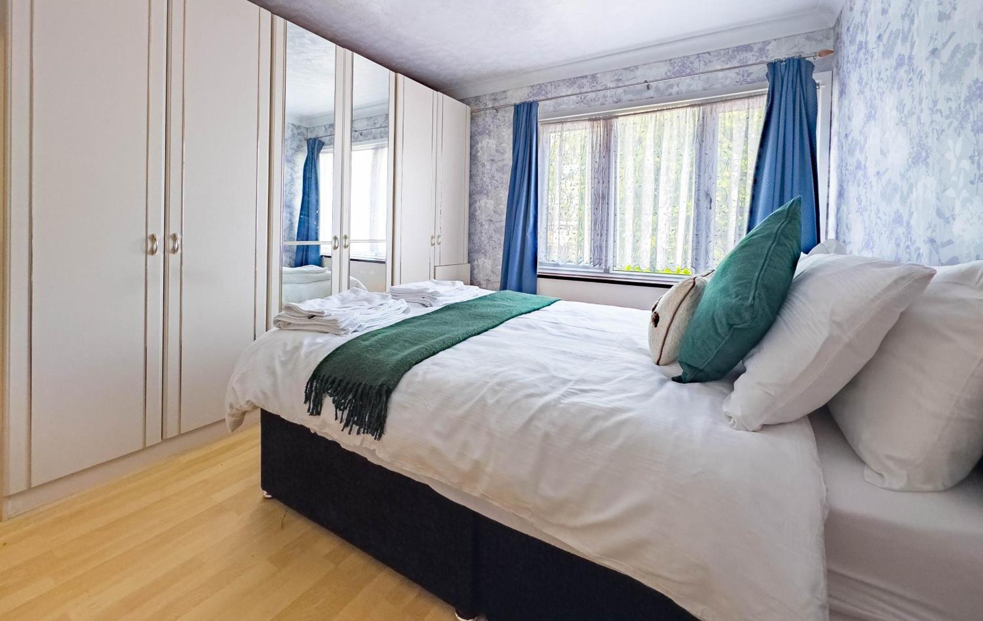 Morden Holiday Basildon  Bagian luar foto