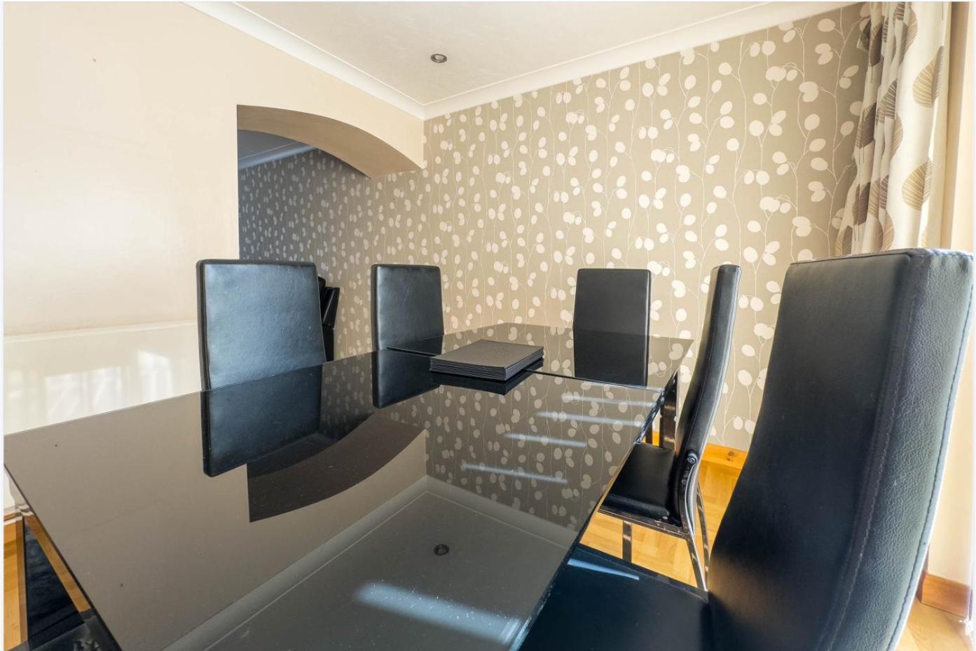 Morden Holiday Basildon  Bagian luar foto